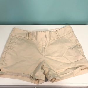 Ann Taylor‘s LOFT cream shorts size 4